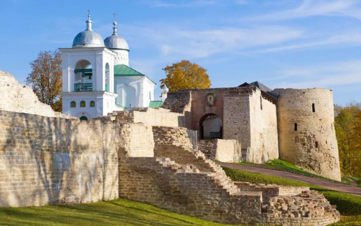 Изборская крепость