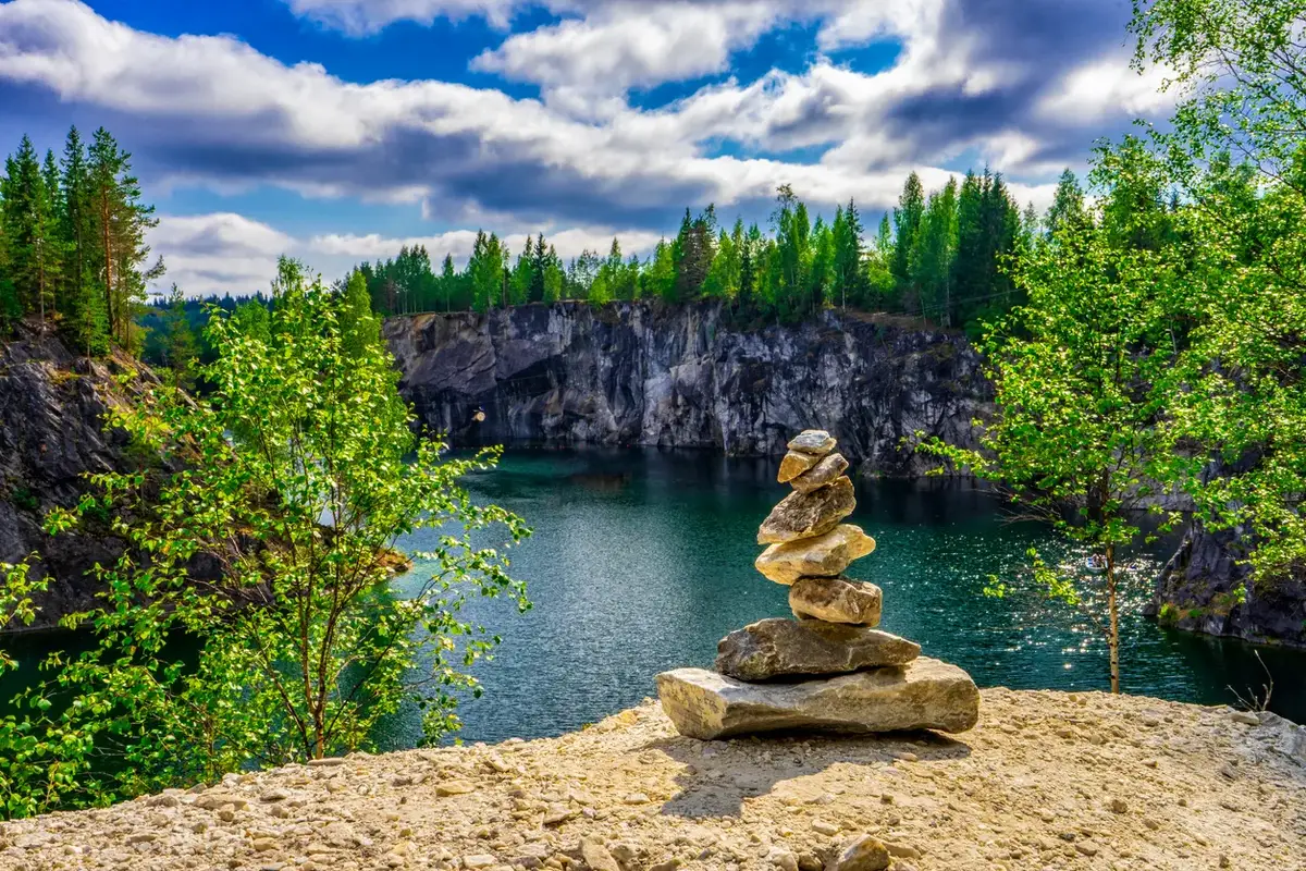 Ладожское озеро, лес, водопад, туристы