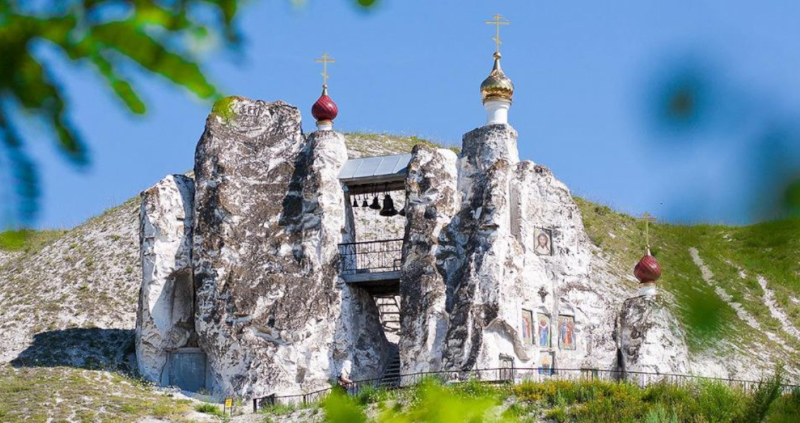 Костомарово – пещерные храмы