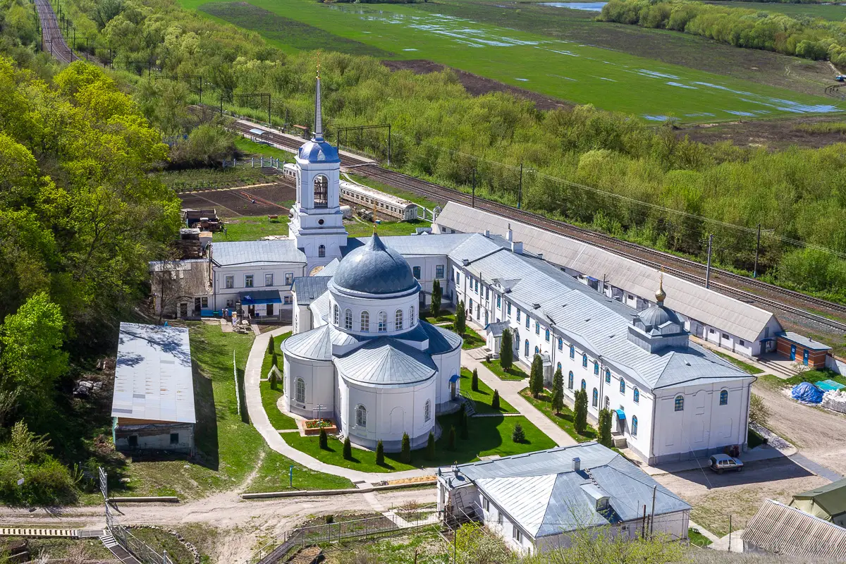 Меловые столбы-останцы в музее-заповеднике Дивногорье