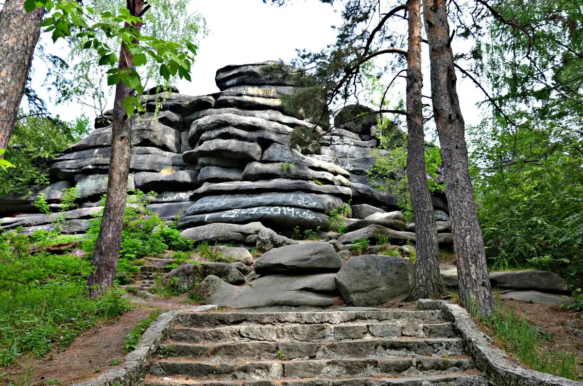 Каменные палатки